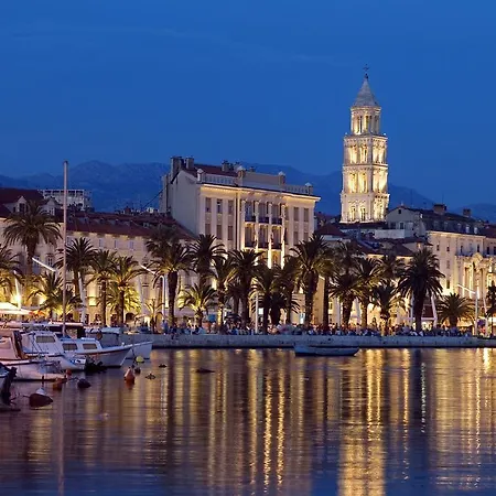 Beaches & Park Marjan アパート