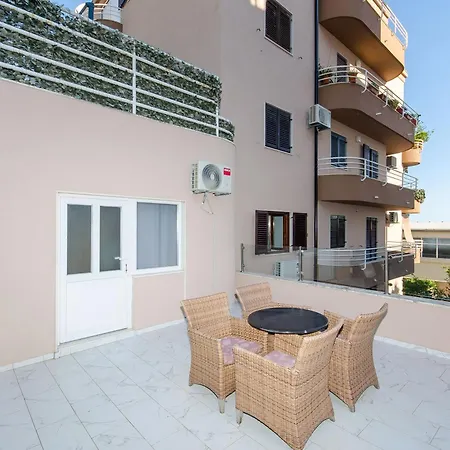 Apartment Beaches & Park Marjan *