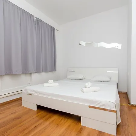 Beaches & Park Marjan Apartmán *